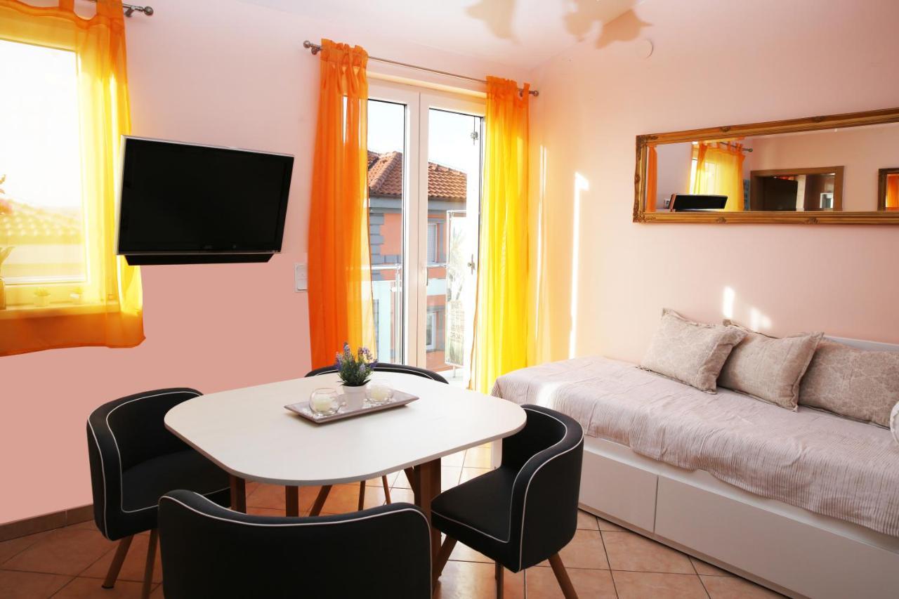 Villa Mit Whirlpool Fuer 32 Per Crikvenica Buitenkant foto