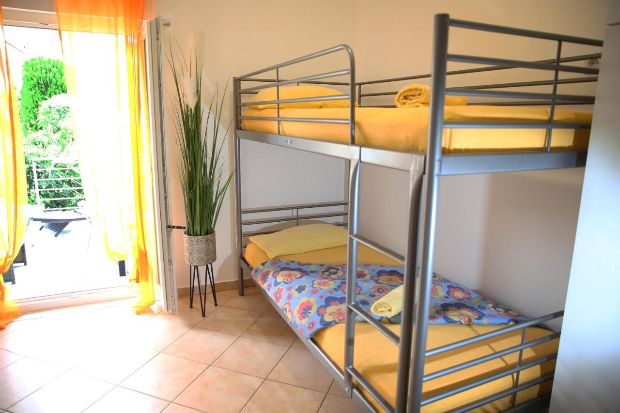 Villa Mit Whirlpool Fuer 32 Per Crikvenica Buitenkant foto