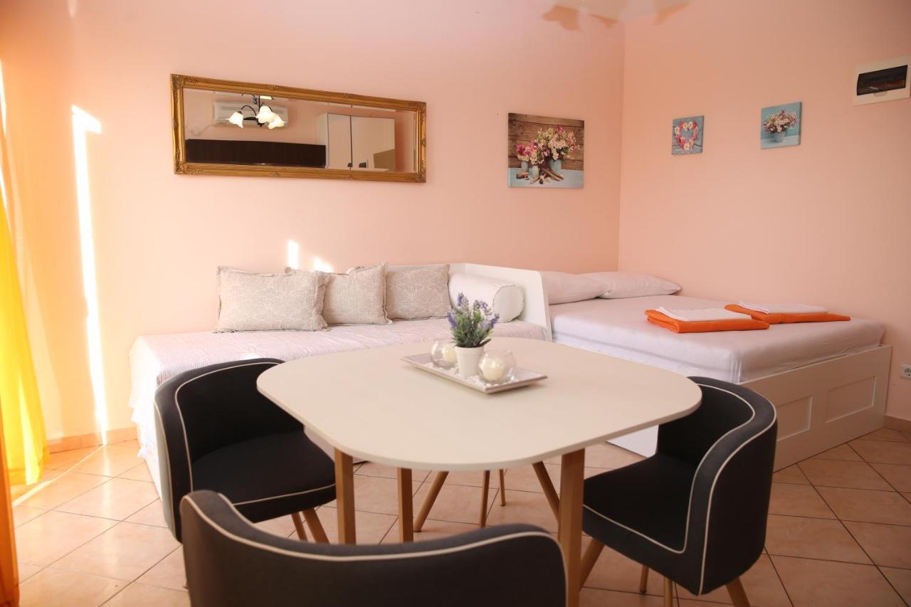 Villa Mit Whirlpool Fuer 32 Per Crikvenica Buitenkant foto