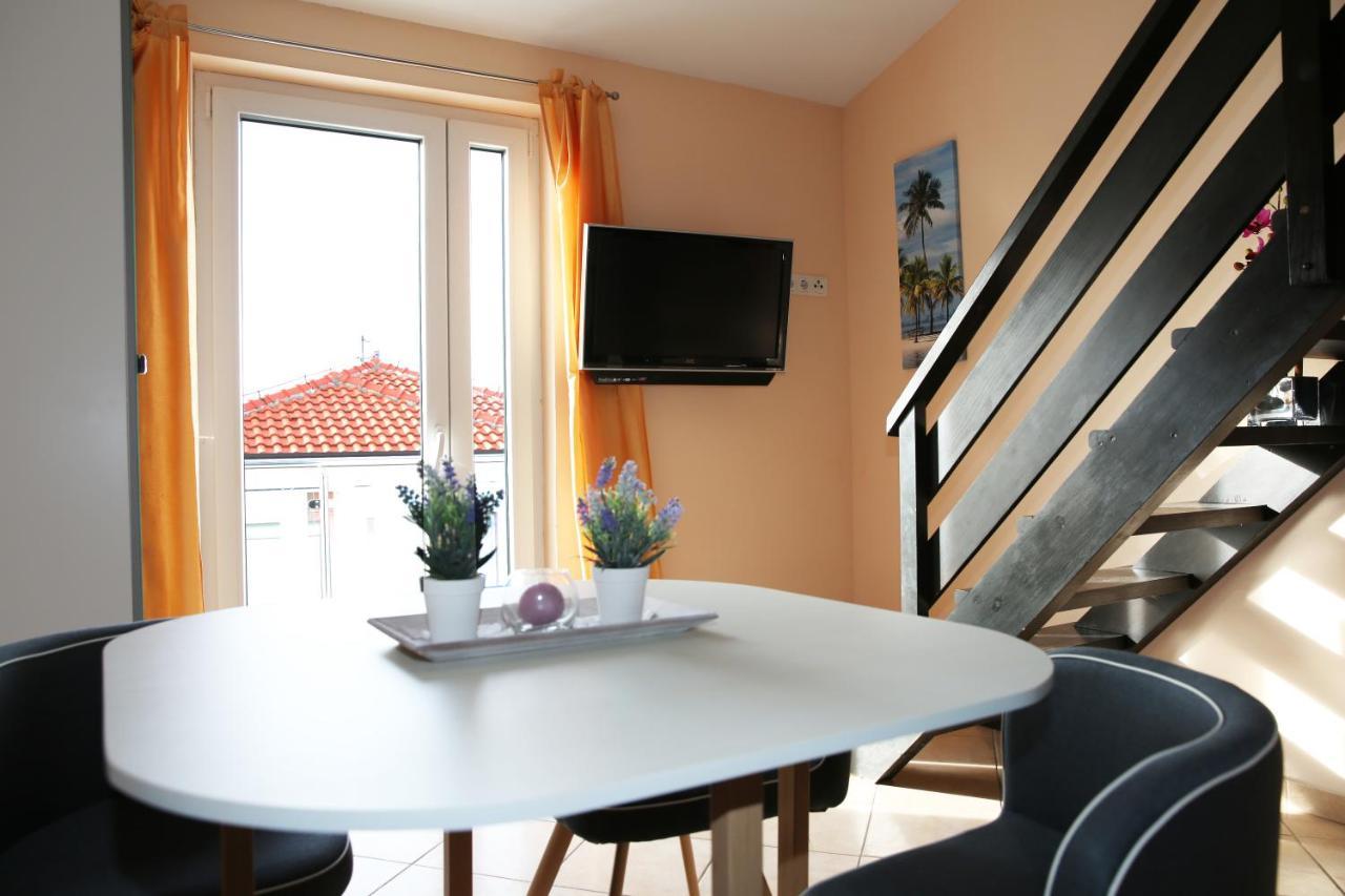 Villa Mit Whirlpool Fuer 32 Per Crikvenica Buitenkant foto